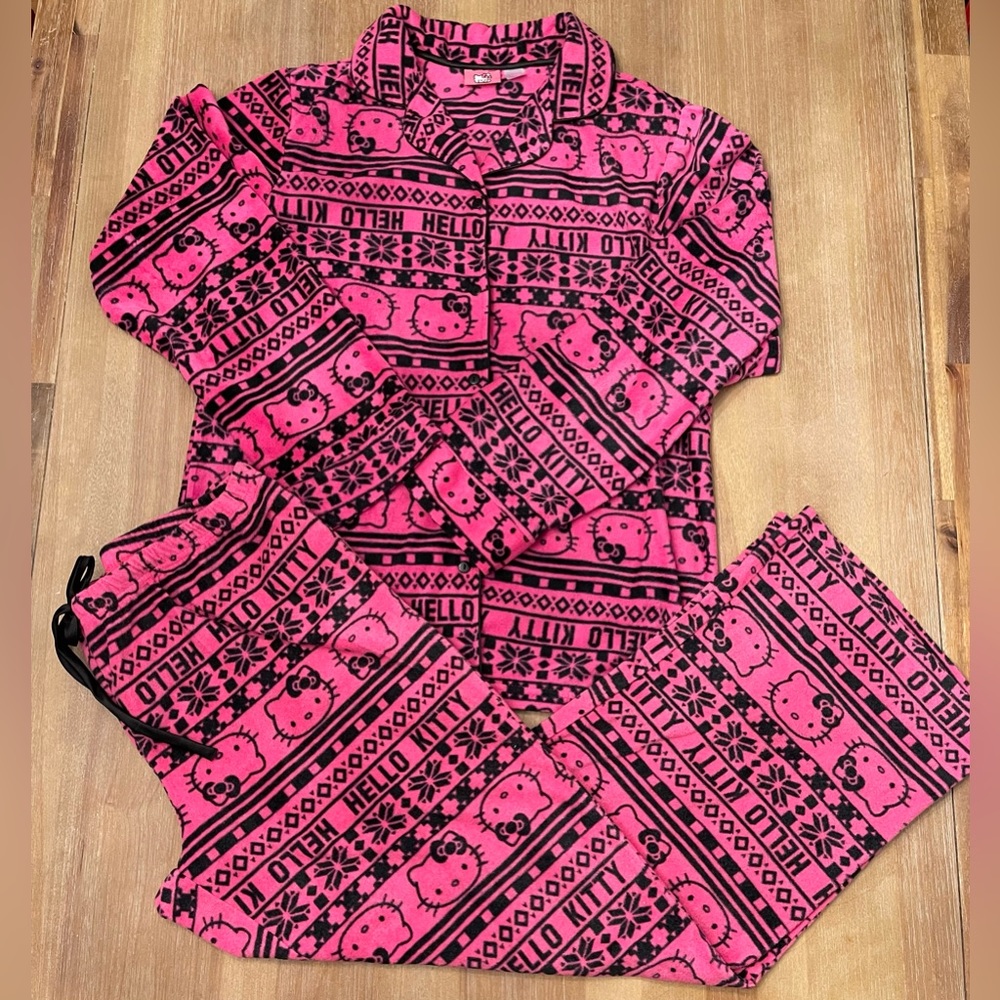 hello kitty christmas pajamas set! 🎄💕